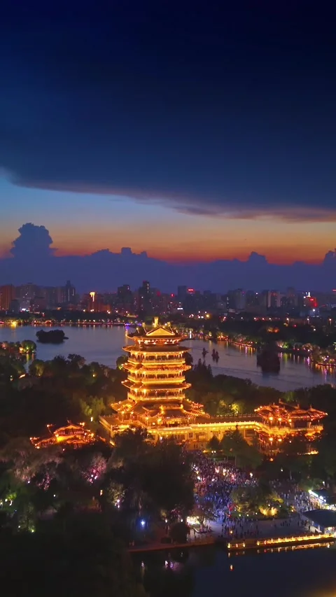Jinan's Chaoran Tower and Daming Lake at Sunset Stock Footage 331121338