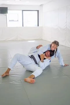 Jiu jitsu student practicing rear head and neck control Stock-Fotos
