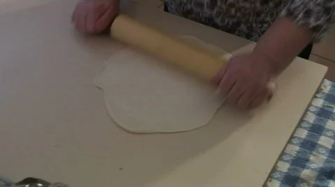 Jm036-rolling dough topping Vídeos de archivo 65713