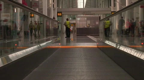 Jm573-On Moving Sidewalk Video stock 145614