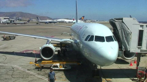 Jm601-Docked Unloading 스톡 동영상 145863