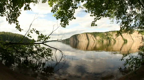 Jm982-BonEcho-LakeShot Trees 库存影片 740059