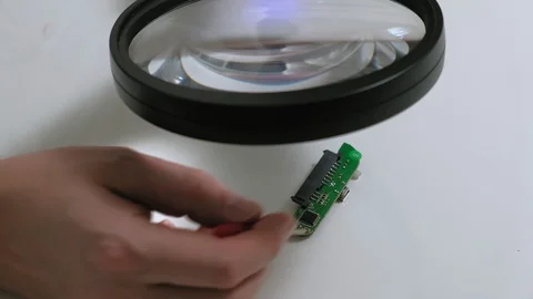 Job specialist in electronics. Video stock 127729325