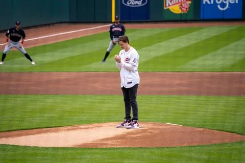 Joe Burrow throwing out the first pitch at the Cincinnati Reds Opening day 2022. Stock Photos