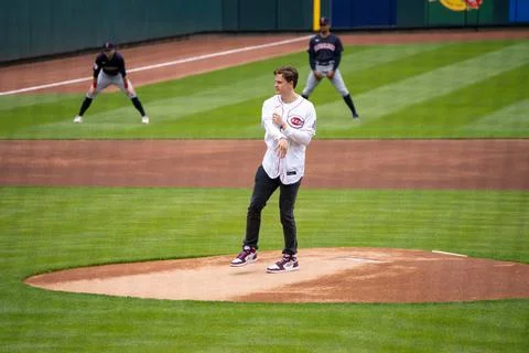 Joe Burrow throwing out the first pitch at the Cincinnati Reds Opening day 2022. Stock Photos