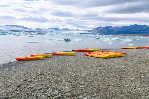 Joekulsar lagoon with icebergs  and eroding glacier in Iceland and empty ca.. 스톡 사진