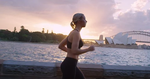 Jogger sunset sydney Vídeo Stock 102478417