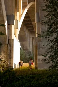 Joggers running under arch bridge, Arroyo Seco Park, Pasadena, California, USA Stock Photos