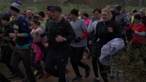 Joggers start park run Stock Footage 160984587