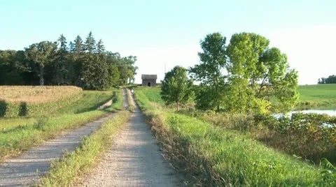 Jogging-down-scenic-dirt-road 스톡 동영상 12591452