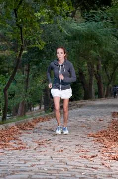 Jogging in forest Stock-Fotos