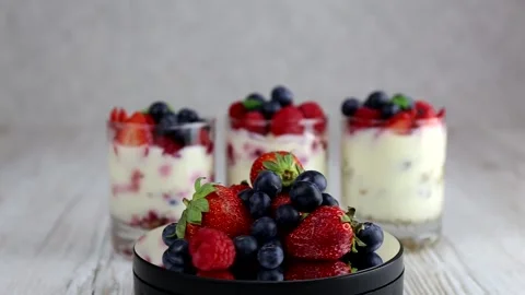 Jogurt and muesli. Video stock 153663304