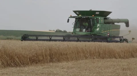 John Deere Combine Front View  Stock-Footage 65029122