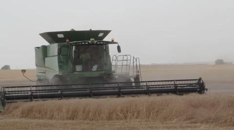 John Deere Combine Front View Close Up Stock-Footage 65029153