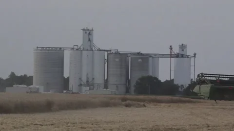 John Deere Combine Side View - Wheat Harvest Stock-Footage 65026793