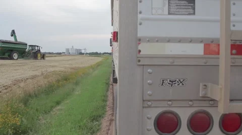 John Deere Grain Cart - Wheat Harvest Stock-Footage 65026853