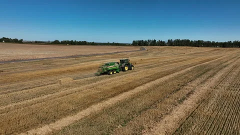 John Deere L1534 Square Baler making Hay Bales in an agricultural field. 動画素材 212118048
