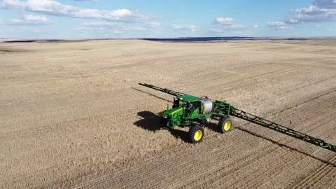 John Deere spraying field 4 Stock Footage 131904286