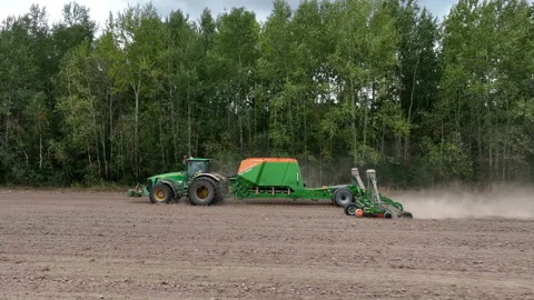 John Deere tractor with Amazone Condor on wheat seeding at field. Vidéo 213562305
