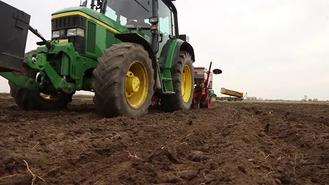 John deere tractor corn seeding Stock Footage 83474322