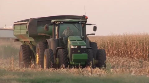 John Deere Tractor Grain Cart Stock Footage 42310180