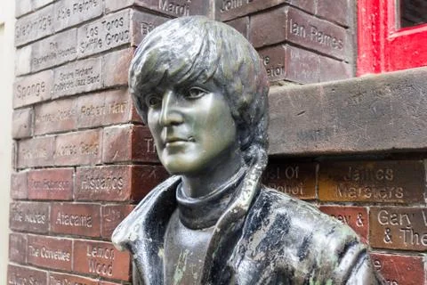 John Lennon statue in front of the Cavern Pub, Liverpool, UK Stock Photos
