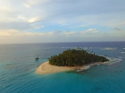 Johnny cay island on a sunset Vidéo 75172157