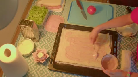 Join a home chef in this cooking tutorial featuring savory and sweet dishes Видео 318846903