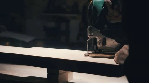 Joiner cutting out thick plank with an automatic jig saw, using a jigsaw, the wo 스톡 동영상 78438209