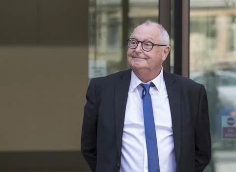 Jonathan King, 72, waves as he enters court to face 18 historical sex offence ch Stock Photos