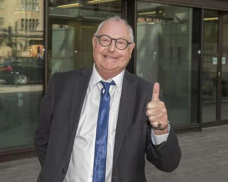 Jonathan King, 72, waves as he enters court to face 18 historical sex offence ch Stock Photos