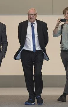 Jonathan King, 72, waves as he enters court to face 18 historical sex offence ch Stock Photos