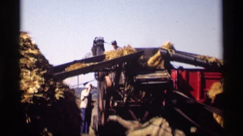 JORDAN MINNESOTA-1969: Grain Processing Machine At Work 動画素材 125594903