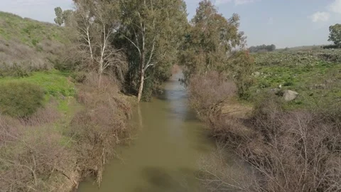 Jordan river aerial pull under bridge Video stock 139682687