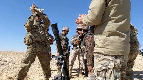 Jordanian Armed Forces soldiers loading and firing mortar rocket launcher 動画素材 105225665