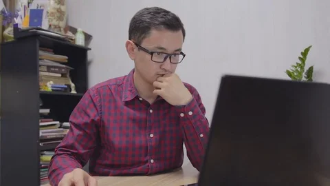 Journalist writes the text for videonews Stock Footage 69940720