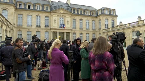 Journalists in the yard the Elysee Palace 4 Stock Footage 99316619