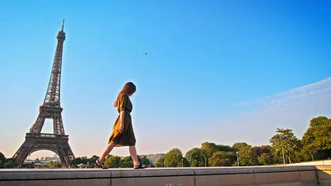 Joyful tourist jumping and dancing in front of the symbolic landmark. Stock Footage 245455791