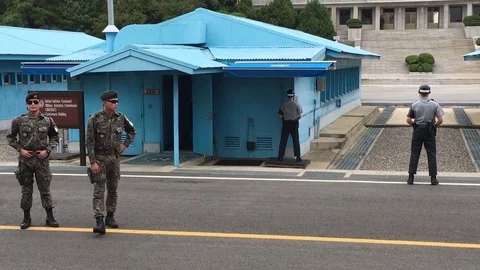 JSA Soldiers Standing 库存影片 82873875