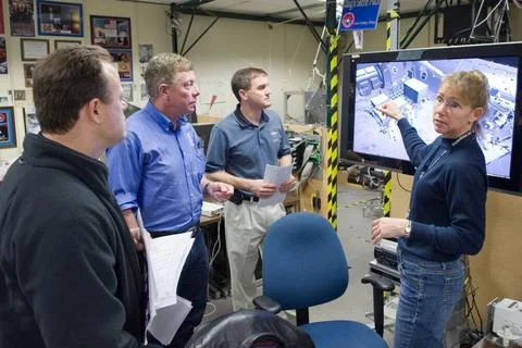 JSC2011-E-003206 (18 Jan. 2011) --- NASA astronauts Ron Garan (left foregr... Foto stock