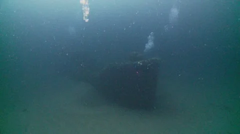 J.T wreck divers bow 2 Stock-Footage 12552642