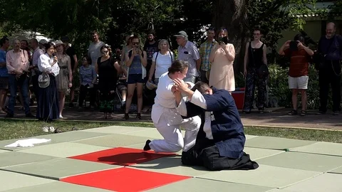 Ju Juts lever slow motion Stock Footage 112292553