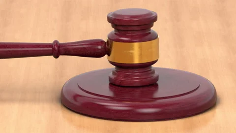 Judge hitting a paddle with a judgment gavel Video stock 148324722