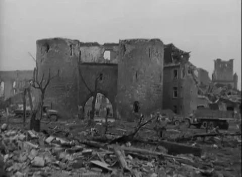 JUELICH, GERMANY - 1945: Empty wall openings - Brick shells stand over rubble 스톡 동영상 344599314