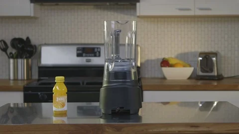 Juice and Blender 스톡 동영상 105329073