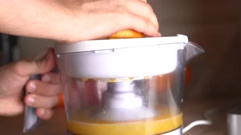 Juicing oranges with juicer Video stock 194803078