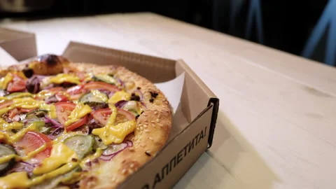 Juicy fresh pizza Video stock 136465171