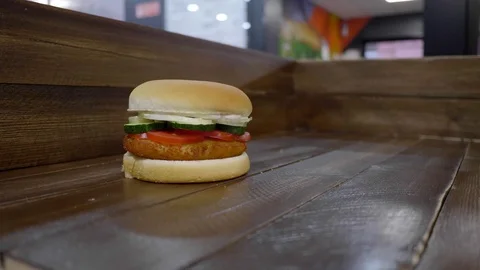 Juicy hamburger Video stock 114829173