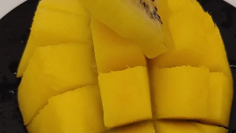 Juicy mango fruit is delicious 스톡 동영상 325125989