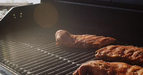 Juicy rack of ribs cooking on a bbq grill on a summer afternoon Stock-Footage 133857957